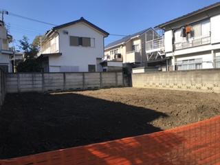 （道路側より）土地全景